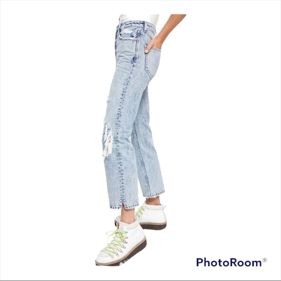 NEW FREE PEOPLE Revolve Light Wash Distressed High Rise Straight Leg Jeans Sz 27 - Picture 3 of 12
